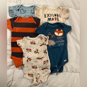 Gerber lot of 5 short sleeve onesies- gender neutral!!